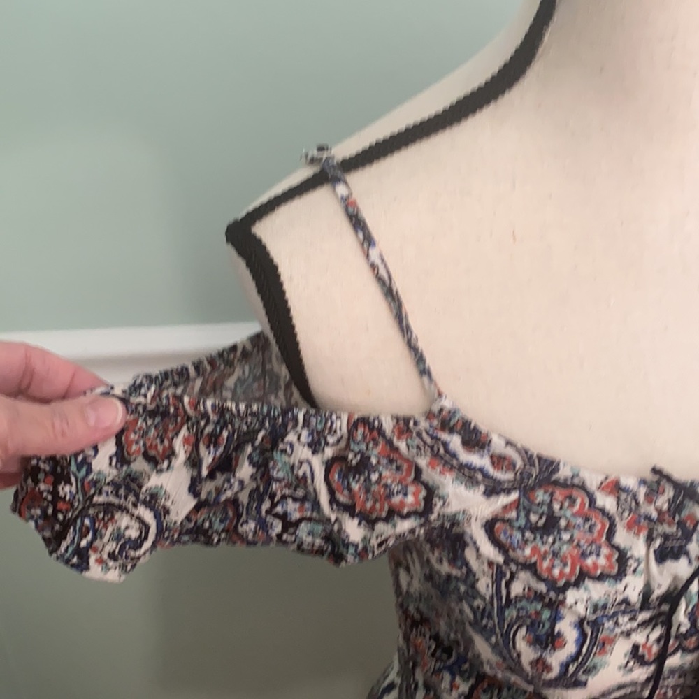 American Eagle Outfitters patterned cold shoulder cutout dress Size XXS - Picture 4 of 9